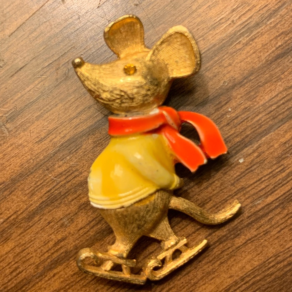 Vintage Gold tone JJ skiing mouse with enamel sweater and scarf and jewel eye